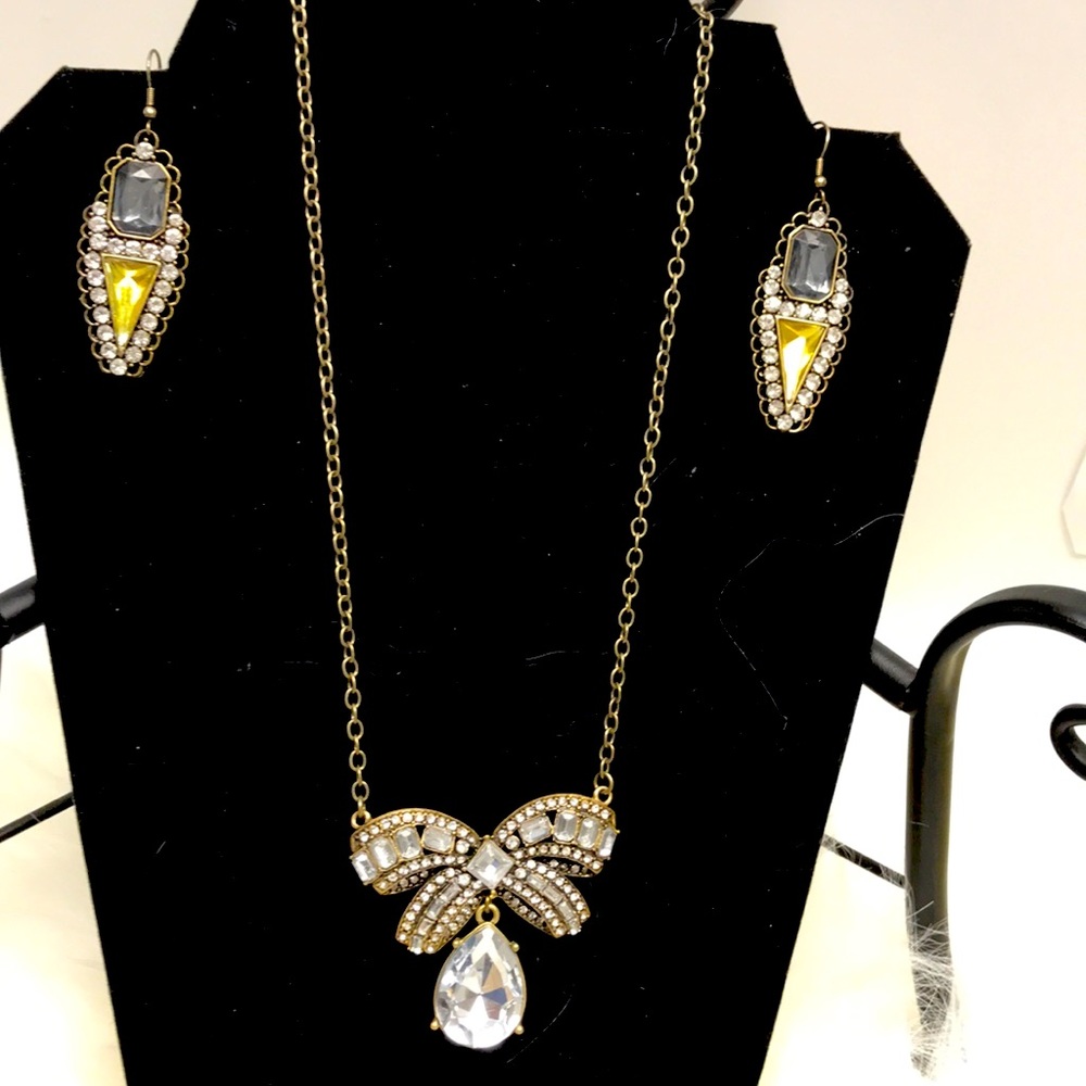 Statement necklace